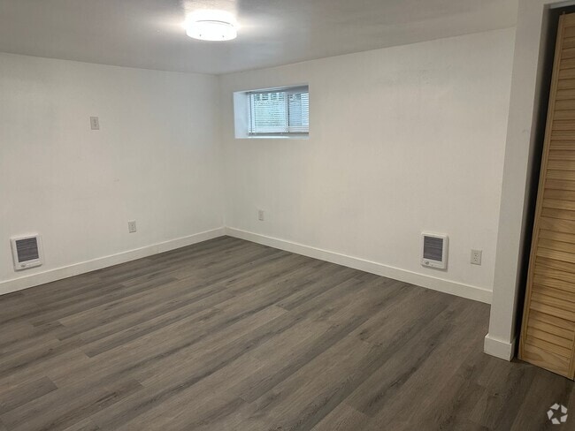 Building Photo - 2117 E Union St Unit B Rental
