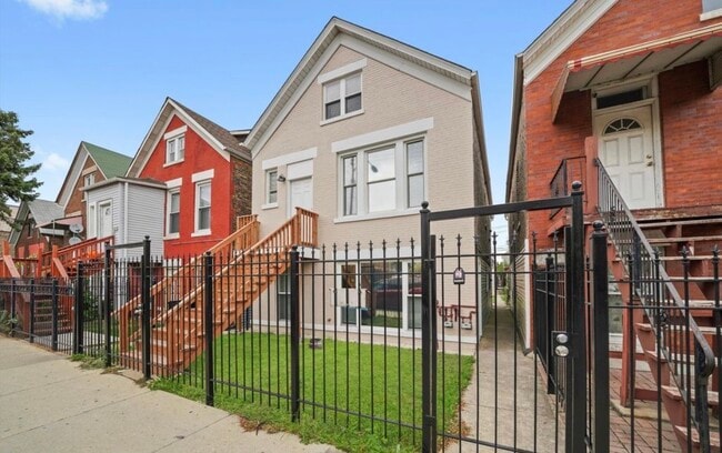 Building Photo - 2721 S Pulaski Rd Unit 1