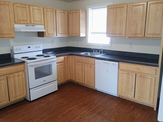 Building Photo - 207 High St Unit 3