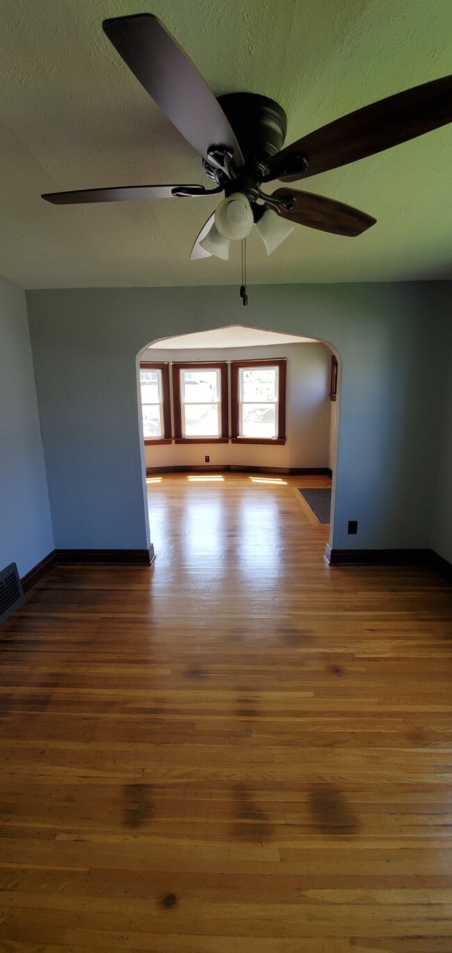 Dining room - 98 Enola Ave Unidad Lower