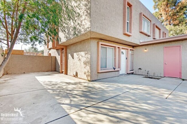 Charming 1Bdm 1.5Ba Townhome with Private ... - Charming 1Bdm 1.5Ba Townhome with Private ...