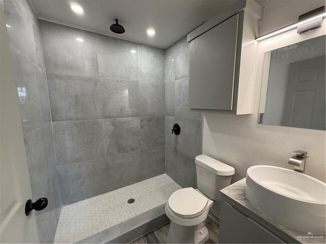 Photo - 8 Miller Ave