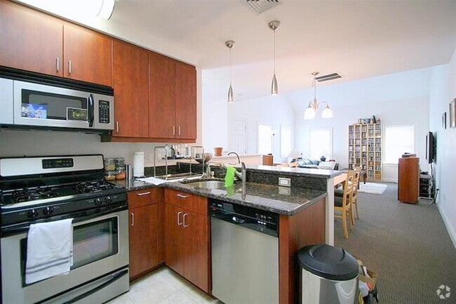 Building Photo - 157 Auburn St Unit 1 Rental