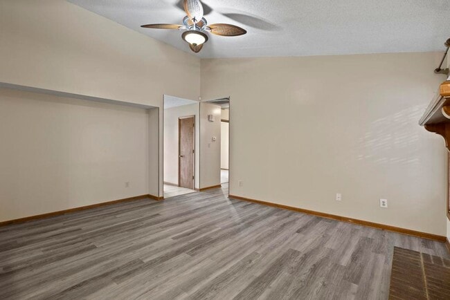 Photo - Cul-de-Sac Homesite! Tons of Room!