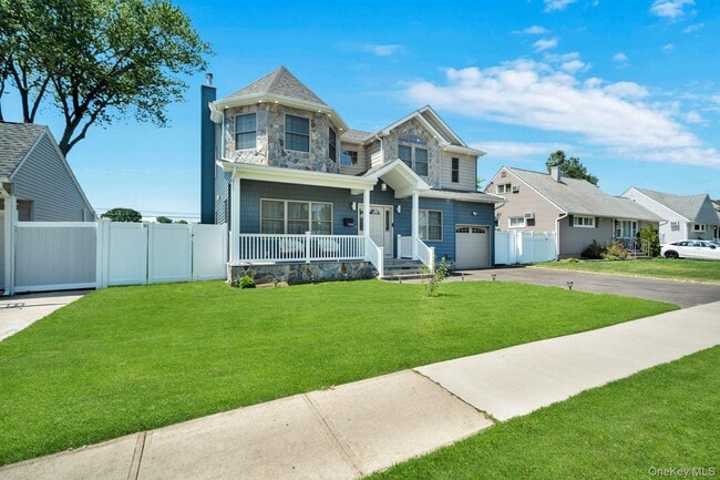 Building Photo - 2245 Plumtree Rd N