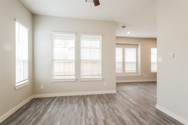 Photo - 9835 Willow Creek Commerce Dr
