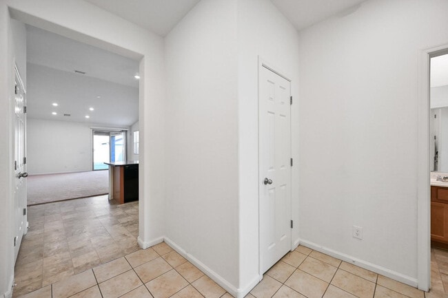 Photo - 1630 E Grove St