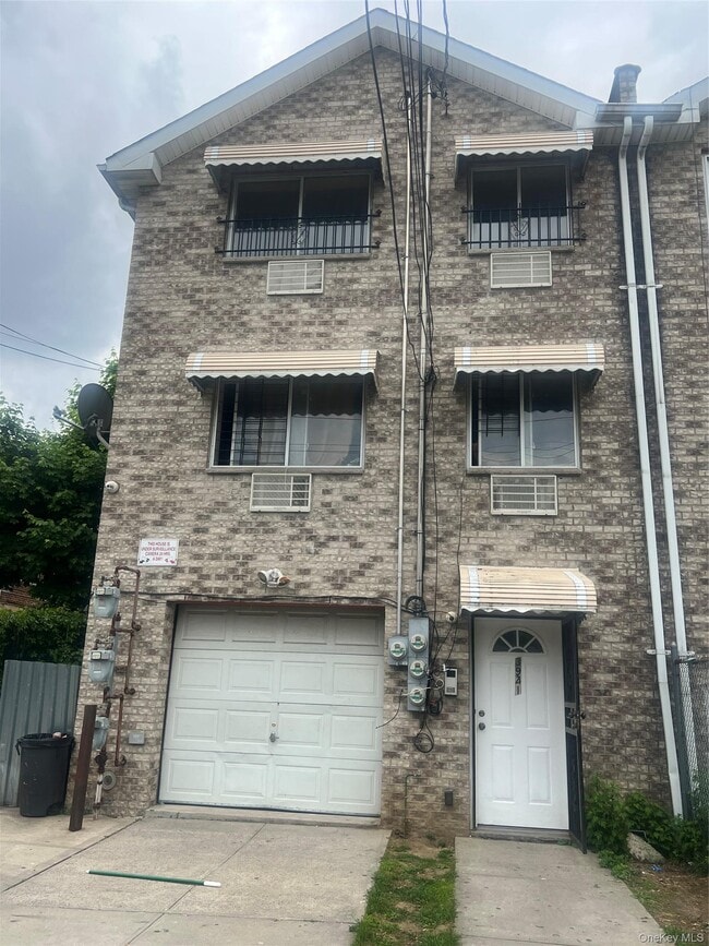Building Photo - 3941 Laconia Ave