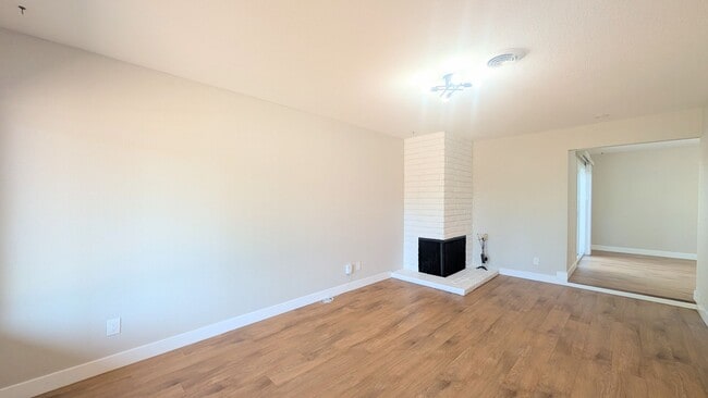 2742 Edison Ave
