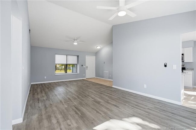 Photo - 1074 SW Jennifer Terrace