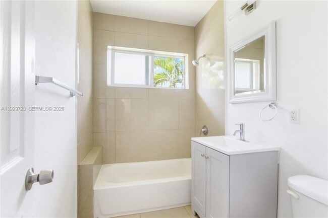 Photo - 9790 E Bay Harbor Dr Unidad 2N