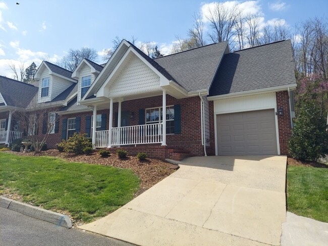 Photo - 3 bedroom + loft & 2.5 bedroom  in gated c...