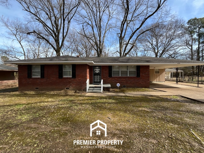 Building Photo - Spacious 3BR Memphis Home w/ Hardwood Floors, Brick Fireplace & Fenced Yard