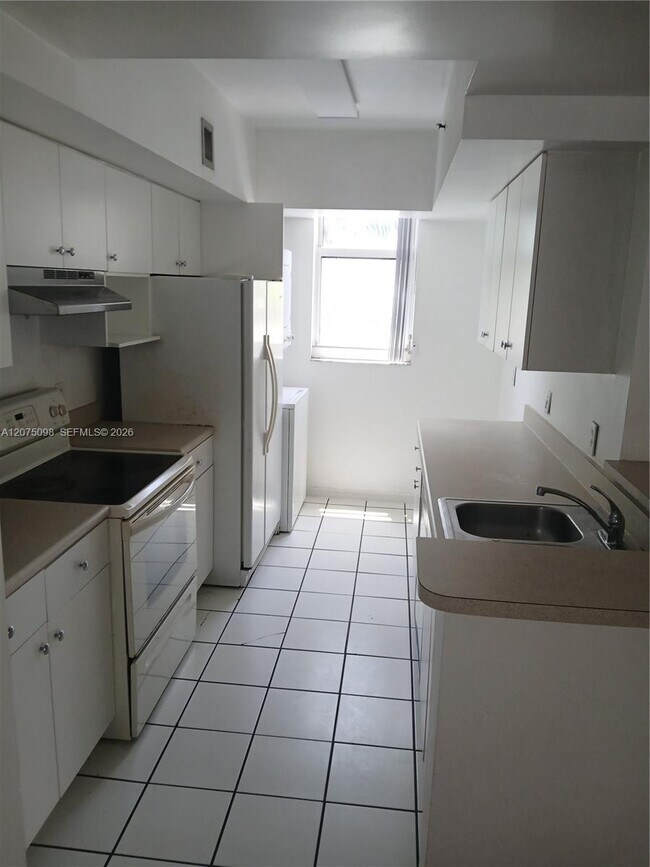 5085 NW 7th St Unit 415