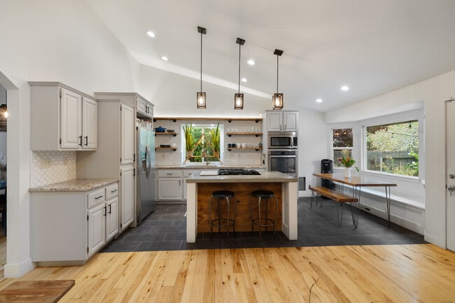 Photo - 1557 Bramble Ct