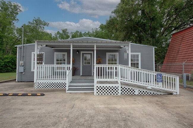 Building Photo - 715 Grand Ave