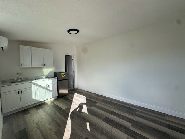 Photo - 585 Lindley Terrace