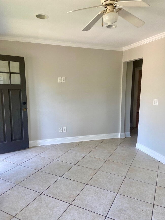 Photo - 2209 Center Way S