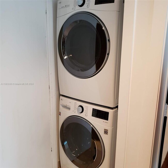 Photo - 1050 Brickell Ave Unit 2841