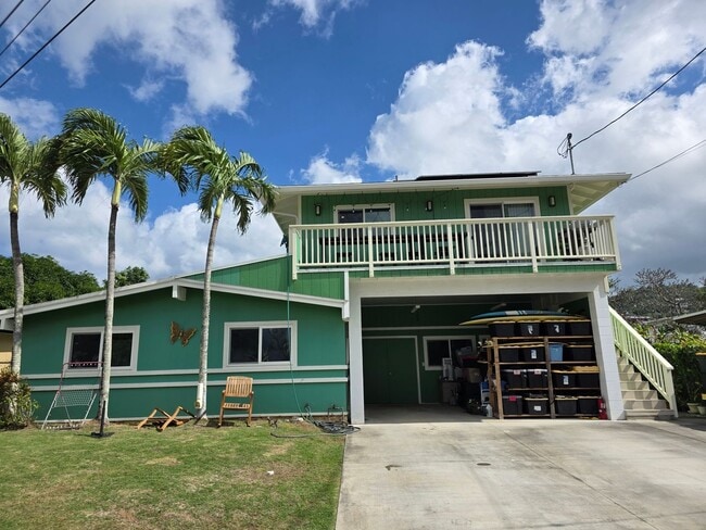 Building Photo - AVAILABLE NOW! 3 bed, 1.5 bath with 2 parking in Kailua.
