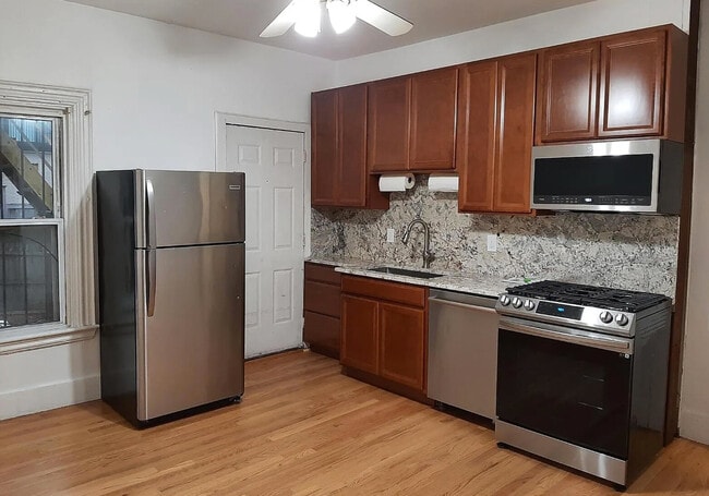 Building Photo - 12 Sewall Ave Unit 1