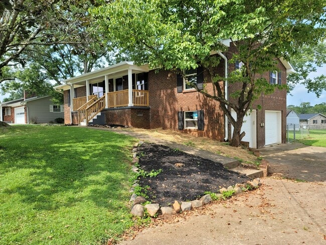 Freshly Renovated Rancher! - Freshly Renovated Rancher! House