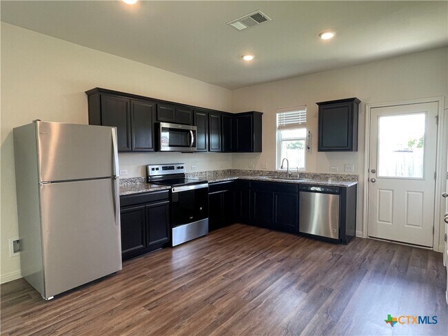 Photo - 532 Peony Ct