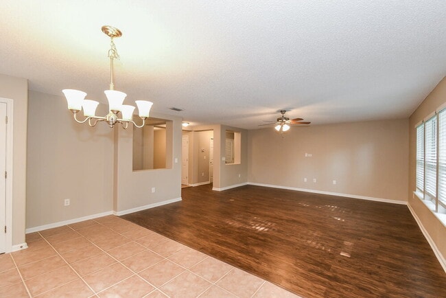 Photo - 2427 Brian Lakes Dr E