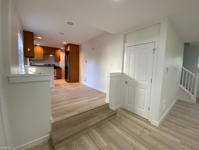 Photo - 4 br, 3 bath Triplex - 8120 Delridge Way S...