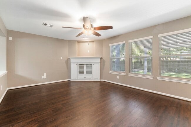 Photo - 19 Shimmer Pond Pl
