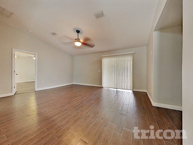 Photo - 2020 Nobleton Ave