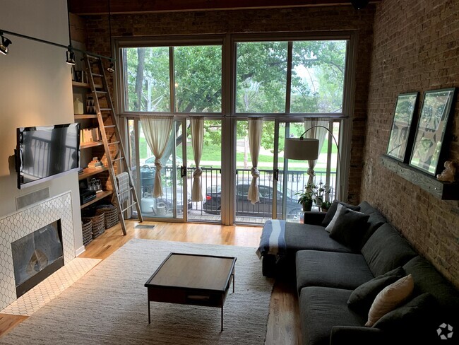 Building Photo - 2201 W Wabansia Ave Unit 9 Rental