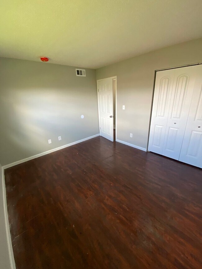 Photo - **Spacious 2 Bedroom | 1.5 Bath with Functional Layout** Unidad Apartment C