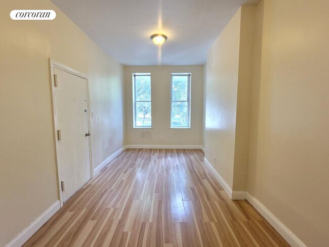 Photo - 656 MacDonough St