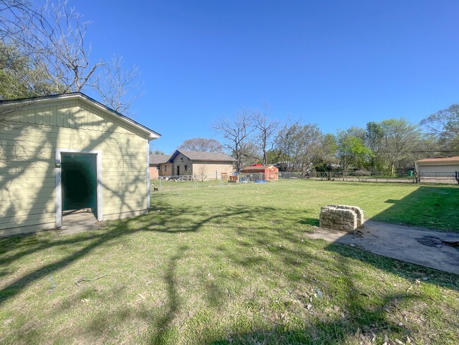 Photo - 701 N Barbara St