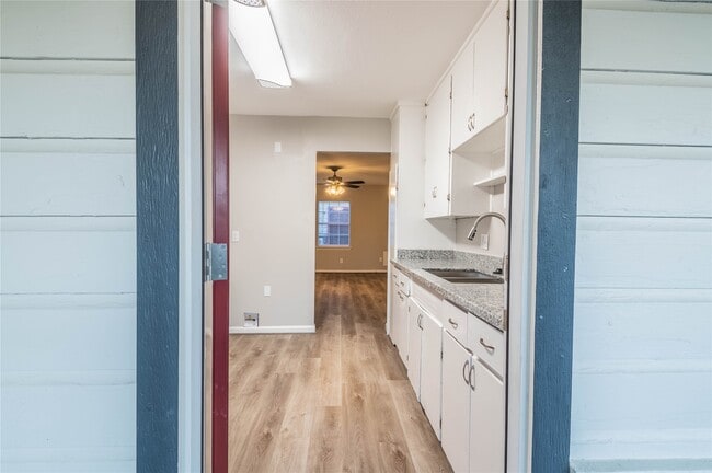 Building Photo - 4817 Van Fleet St