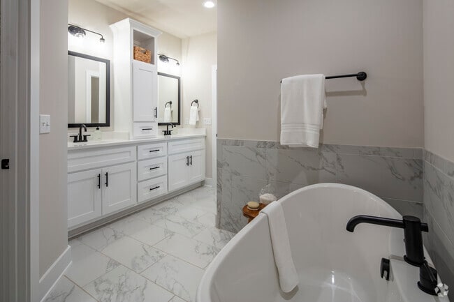3BR, 2.5BA - 1,800SF - Primary Bathroom