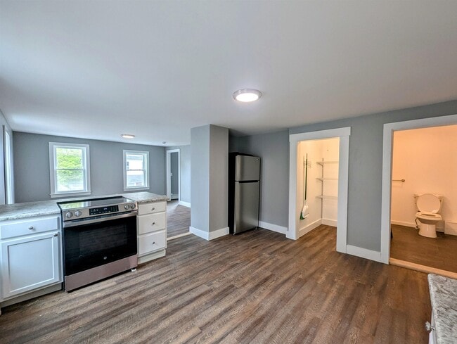 Building Photo - 13-15-15 Walnut St Unit 5 Rental