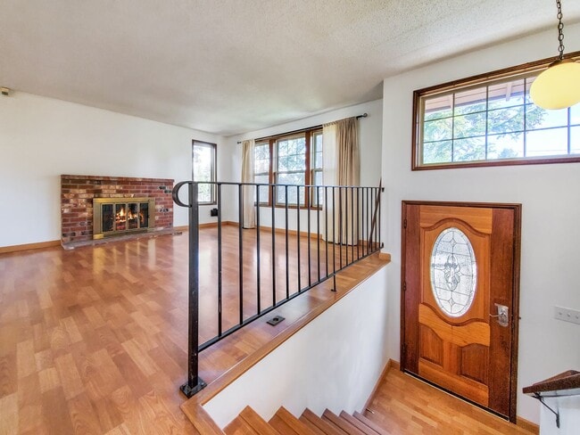 Photo - Spacious 5-Bedroom Split Entry Home on Private Street Near I-5