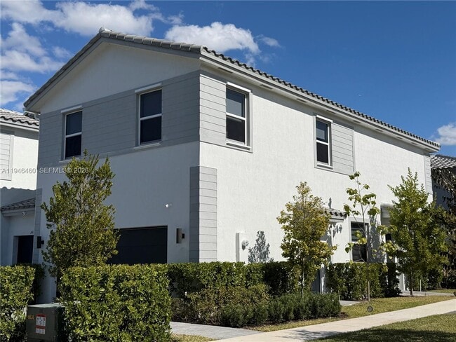 Building Photo - 145 SW 184th Ave