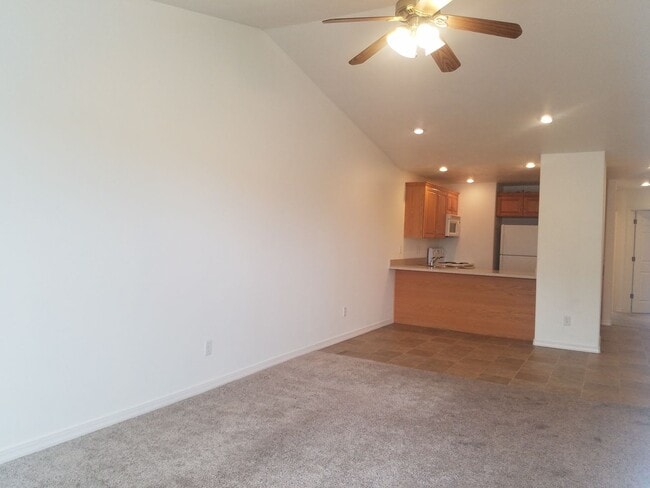 Photo - 2 Bedroom 1 Bath Rocky Mountain Townhome w/attached 1 car garage!