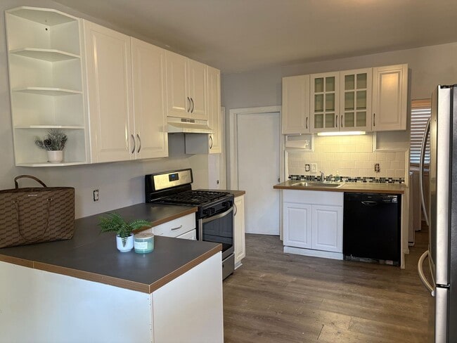 Building Photo - 10-12 Rockdale Ave Unit 1