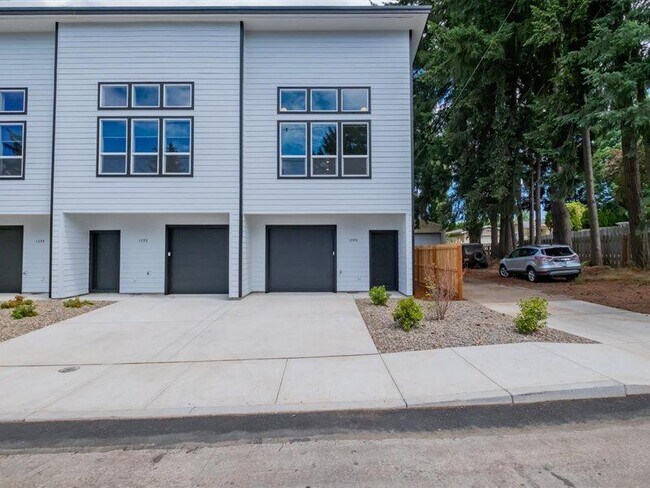 1392 Overlook Ave NW