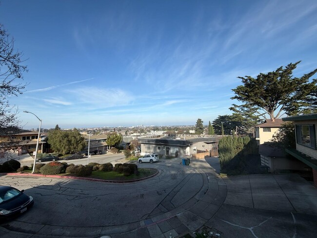 Building Photo - 154 44th Ave