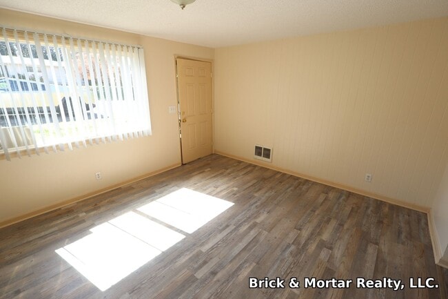 1001-1003-1003 Orchard St N Unit 1001