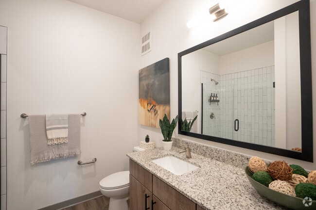 2BR, 2BA - 1,122SF - Bathroom