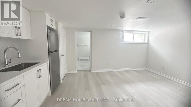 Photo - 6 Clementine Square