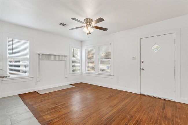 Photo - 6112 Llano Ave