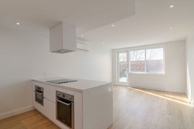 Photo - 3014 Avenue Van Horne Unit 33
