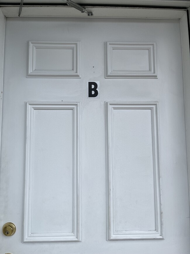 Photo - 611 Lincoln Way W